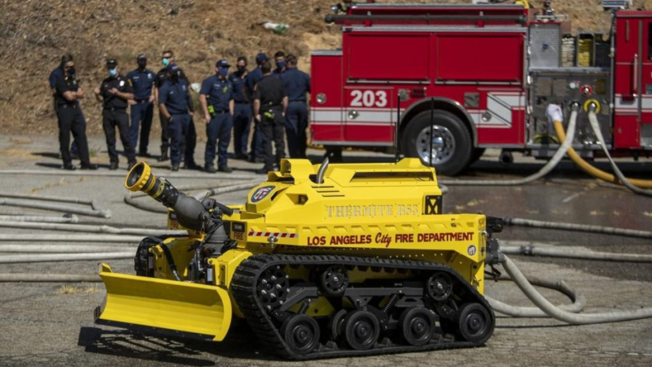 UAE Firm Introduces Game-Changing Firefighting Robot Image 1