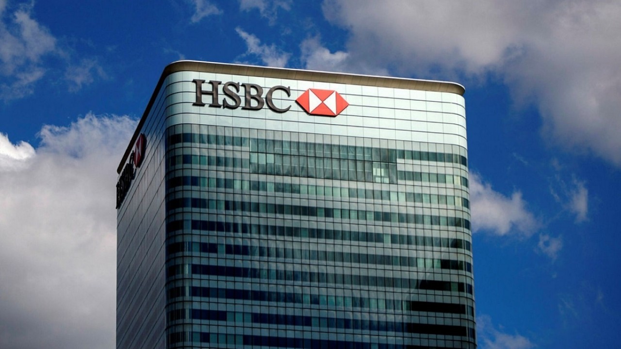 Hsbc Bahrain To Rollout Recycled Plastic Payment Cards To ... Image 1